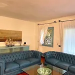Punta Est - Quadri Antares Giardino & Piscina