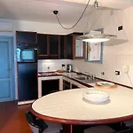 アパート Punta Est - Quadri Antares Giardino & Piscina *