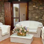 Punta Est - Quadri Antares Giardino & Piscina