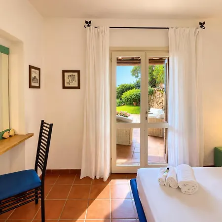 Punta Est - Quadri Antares Giardino & Piscina