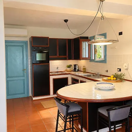 Punta Est - Quadri Antares Giardino & Piscina Apartment